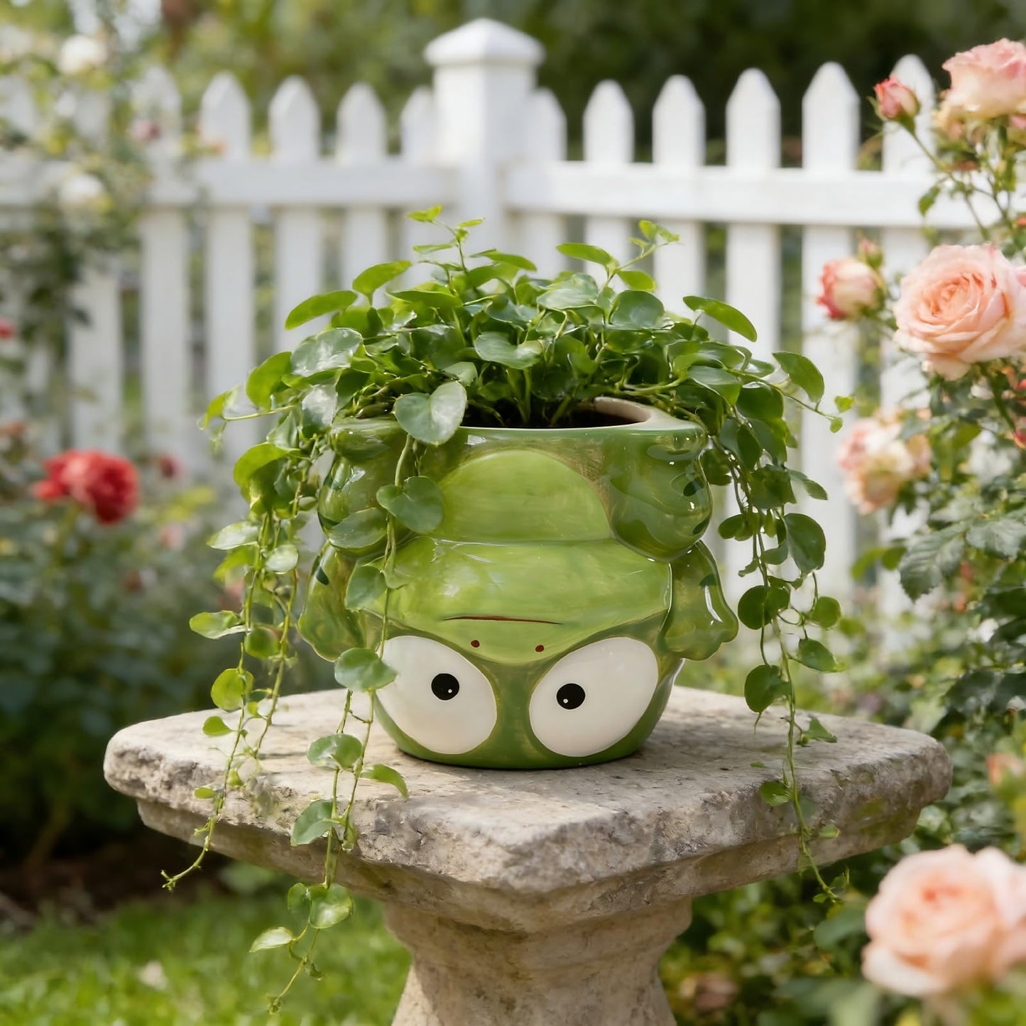Small Succulent Pot with Drainage, 4 Inch, Indoor & Outdoor Animal Ceramic Planter, Funny Cartoon Frog Shaped Cactus Bonsai Container, Cute Flower Plant Pot for Home Office Desk and Garden Decor