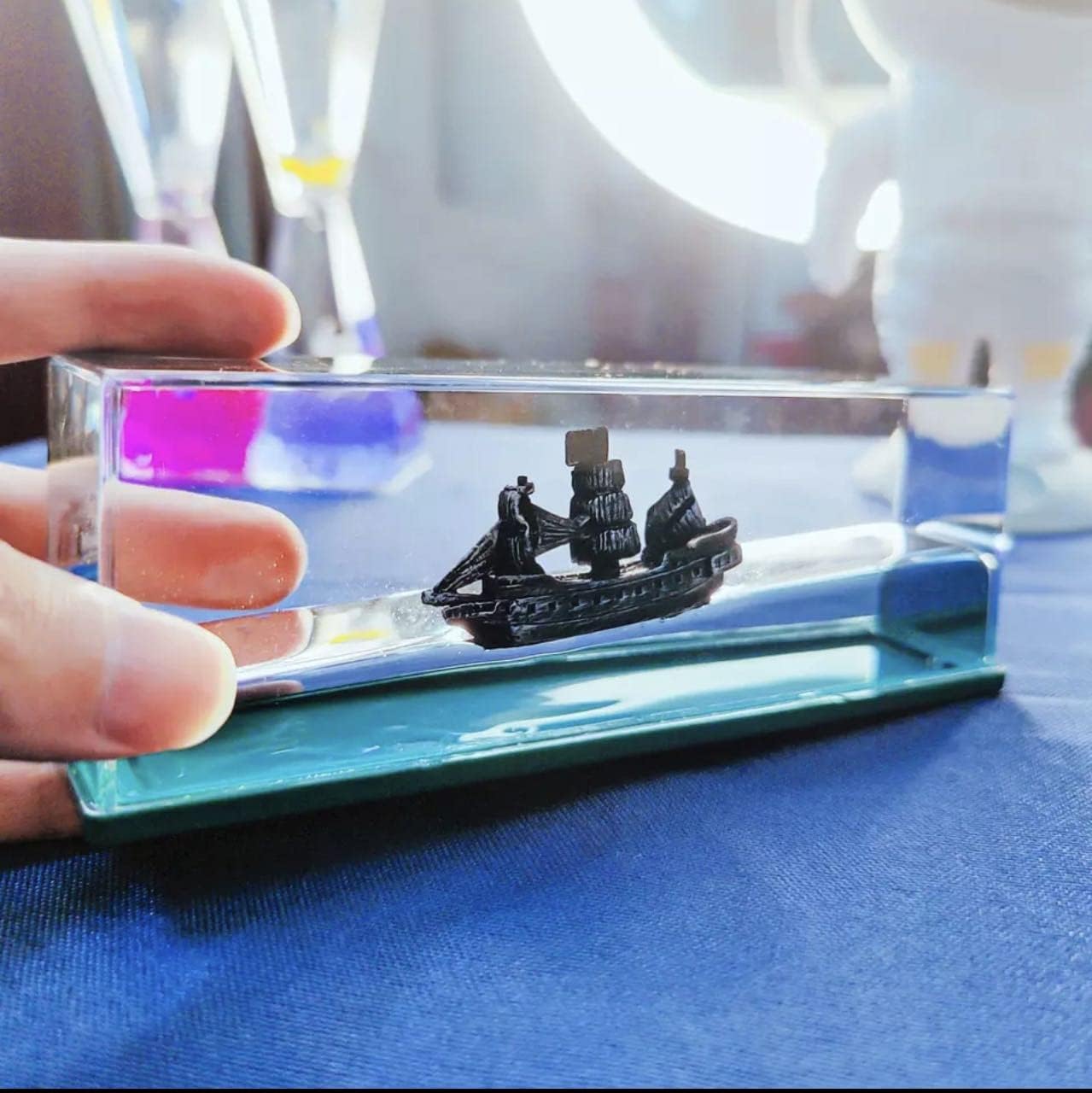 ZEshops Ghost Ship Black Pearl Ship in A Bottle Fluid Liquid Drift Bottle Living Room Decoration Acrylic Gift Floating Boat Home Decor