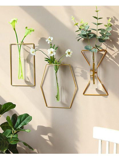 yaocoral 2 Pack Nordic Wall Vase Hanging Geometric Gold Flower Vase Wall Mount Metal Frame Vases Hydroponic Glass Bud Vase Decor for Home Wedding Farmhouse