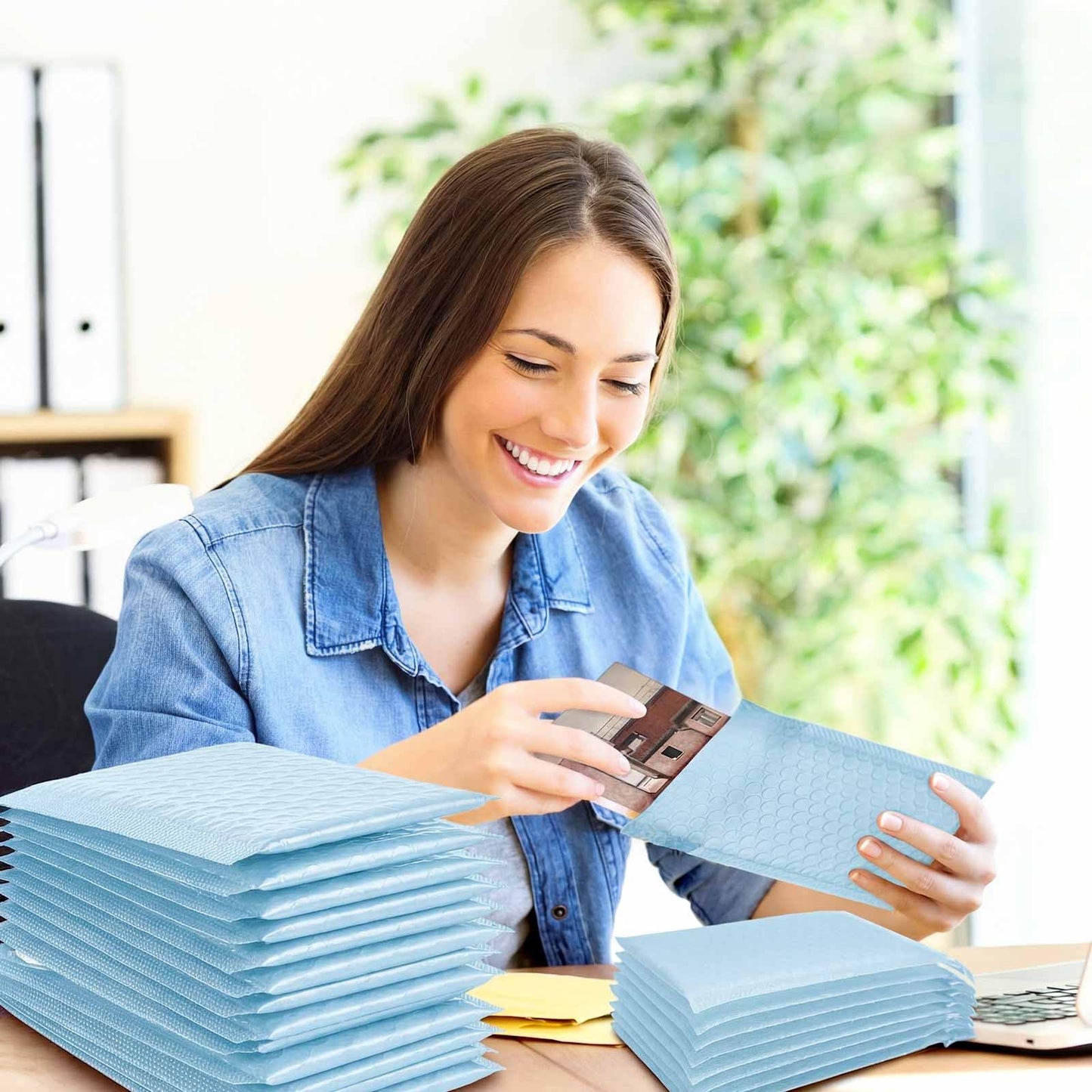 Henoyso 100 Pcs Bubble Mailer 4 Sizes Self Adhesive Waterproof Padded Envelopes Cushioning Seal Bubble Shipping Envelopes for Mailing Packaging Small Business Packing Supplies (Blue)