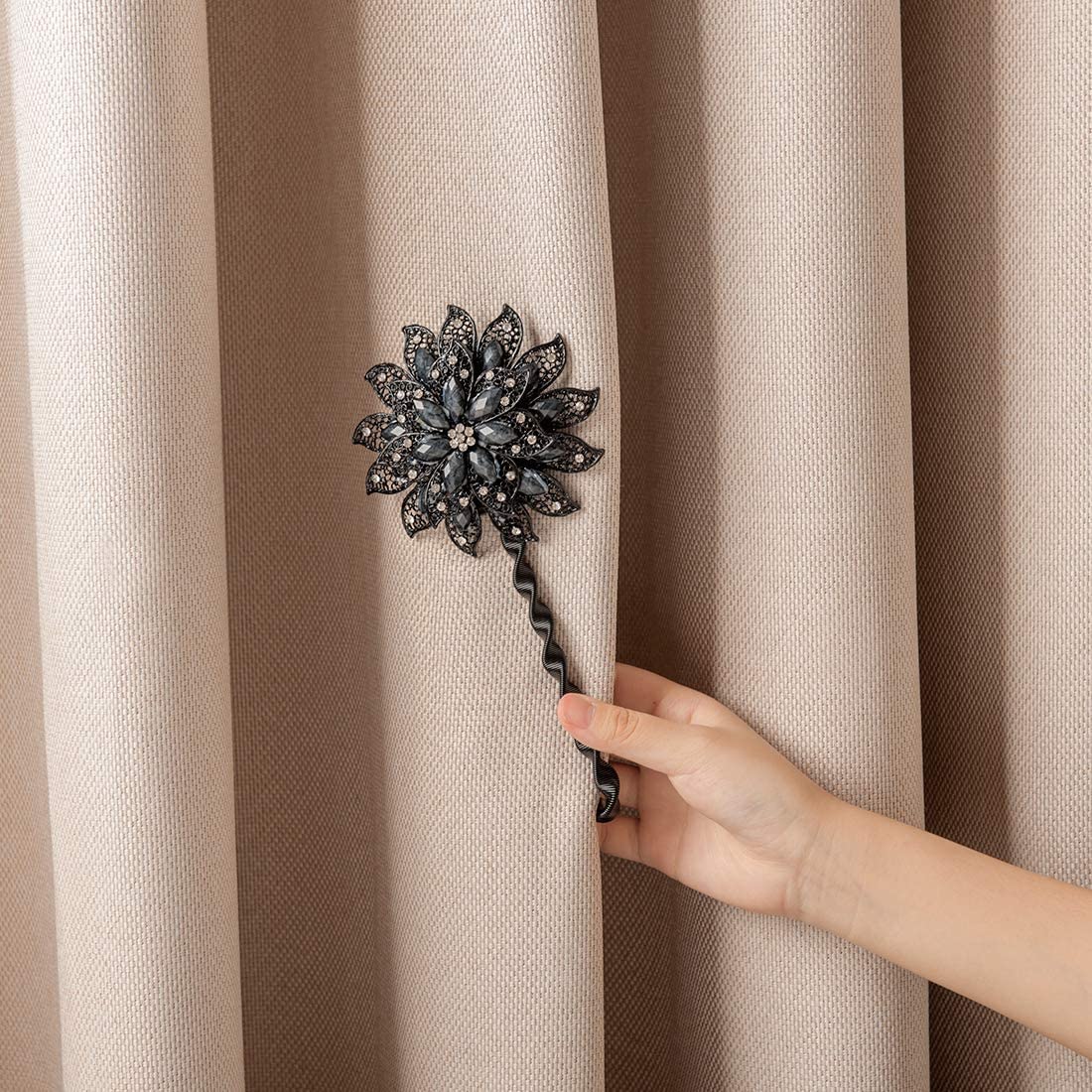 SUQ I OME Classic Luxury Big Crystal Curtain Magnetic Tieback Flower Curtain Clips Buckle with Stretchy Wire Rope for Home Office Decoration(Black,2PCS)