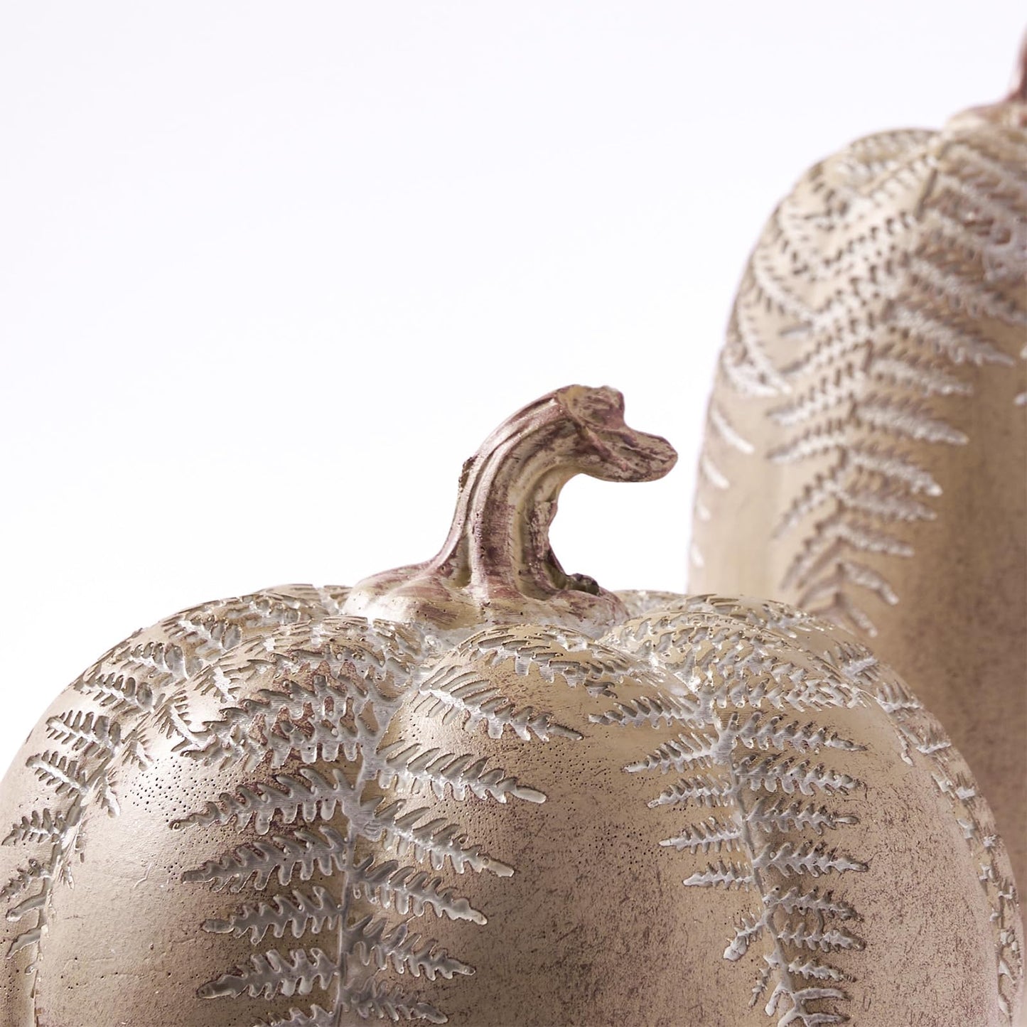 DN DECONATION 2-Pack Fall Pumpkin Decorations for Home, Faux Pumpkins for Decorating, Rustic Brown Resin Pumpkins Decor with Carved Leaves – Thanksgiving Table Centerpiece, Modern Farmhouse Fall Decor
