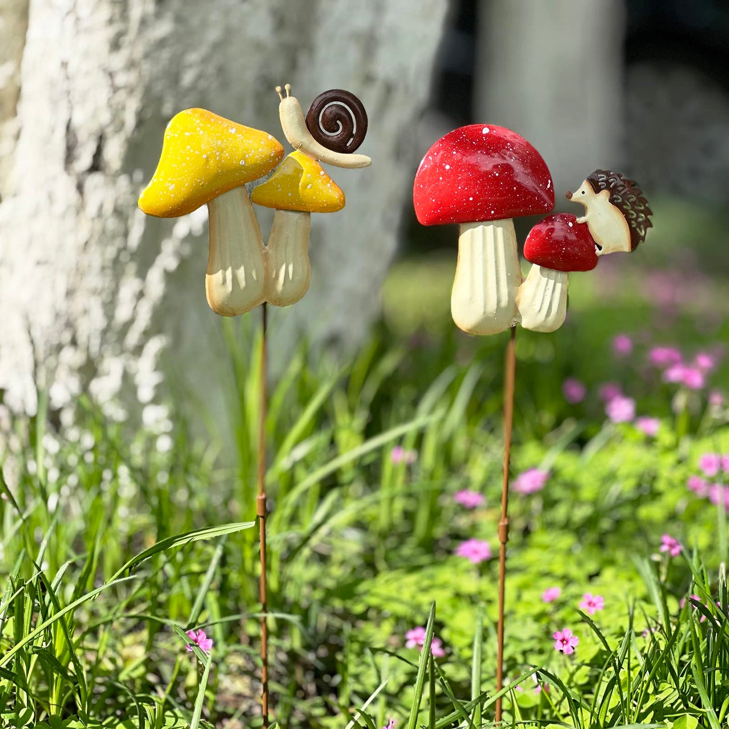 MGSYPHOME 2 Pack Metal Mushroom Decorative Garden Stakes，19.6" Outdoor Garden Decor Rust Proof Metal Flower Decoration,Spring Yard Art Decorations for Lawn Patio,