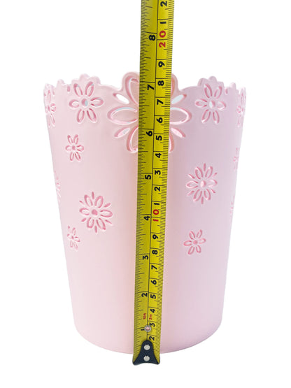 AORNTAE Wastebasket, Hollow Flower Shape Plastic Lidless Wastepaper Baskets Trash Can (Pink, Mini)