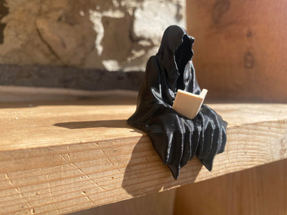 Sitting Ghost Figurine Reading a Book – Suriel ACOTAR Inspired Decoration | Unique Fantasy Home Decor For Book Lovers