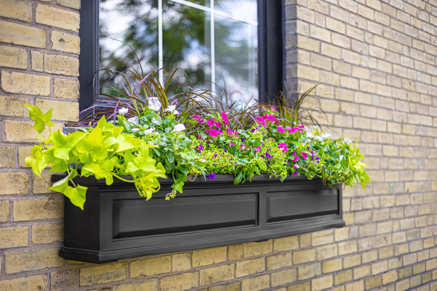 Mayne Nantucket 5-Foot Window Box – Self-Watering, Weather-Resistant Planter for Flowers – Durable Design for Outdoor Use, Perfect for Windows