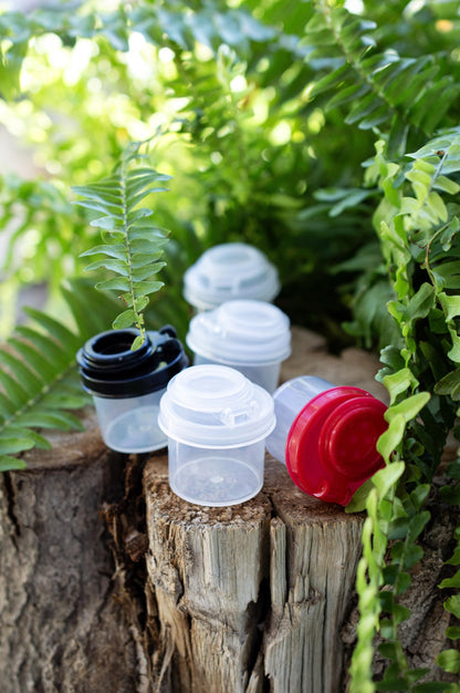 BRAZZA Salt and Pepper Shakers Moisture Proof Set Perfect to go Camping Picnic Outdoors Kitchen Lunch Boxes Travel Spice Set Clear with Black Lids Plastic Airtight Spice Jar Dispenser (5 mini)