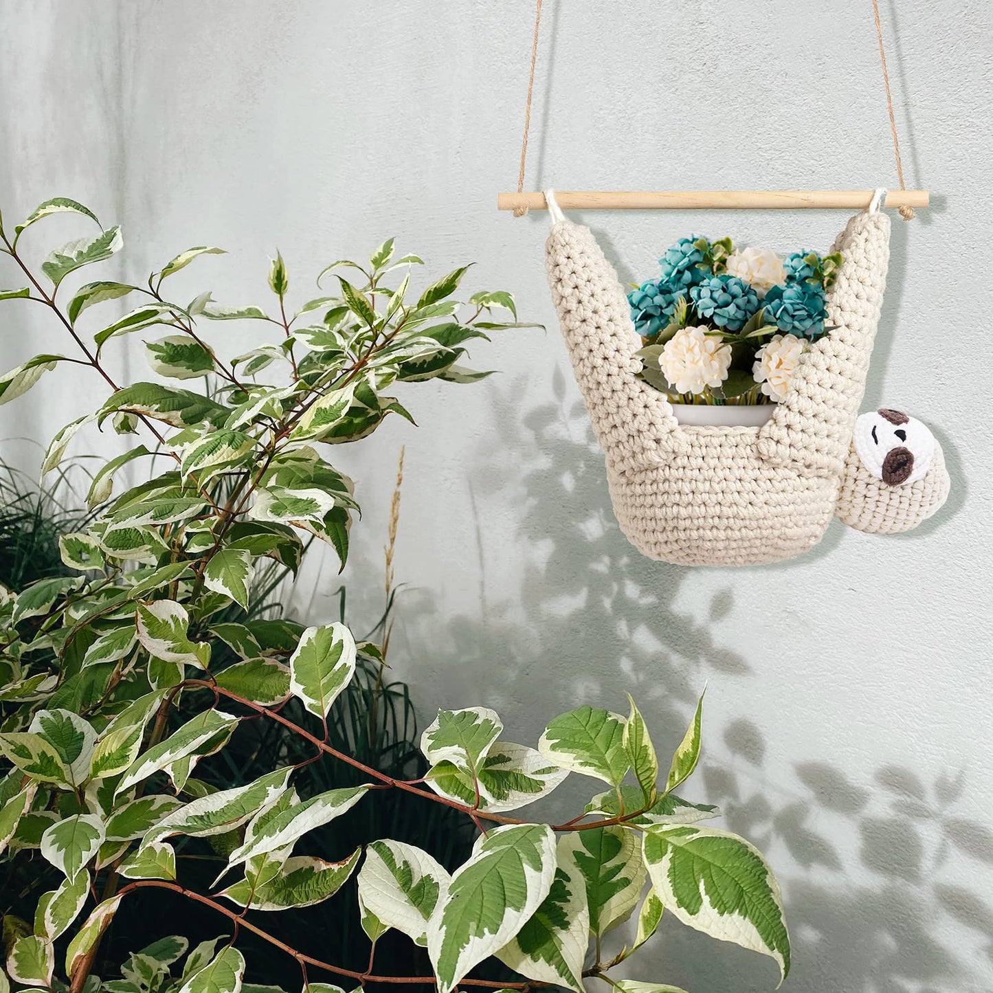 MANOPAWS Macrame Plant Hanger Crochet Sloth Hanging Planter Sloth Gifts,5 Inch Animal Wall Hanging Plant Holder for Plant Sloth Lovers, Home Decor Indoor Outdoor Plants Succulent Gifts