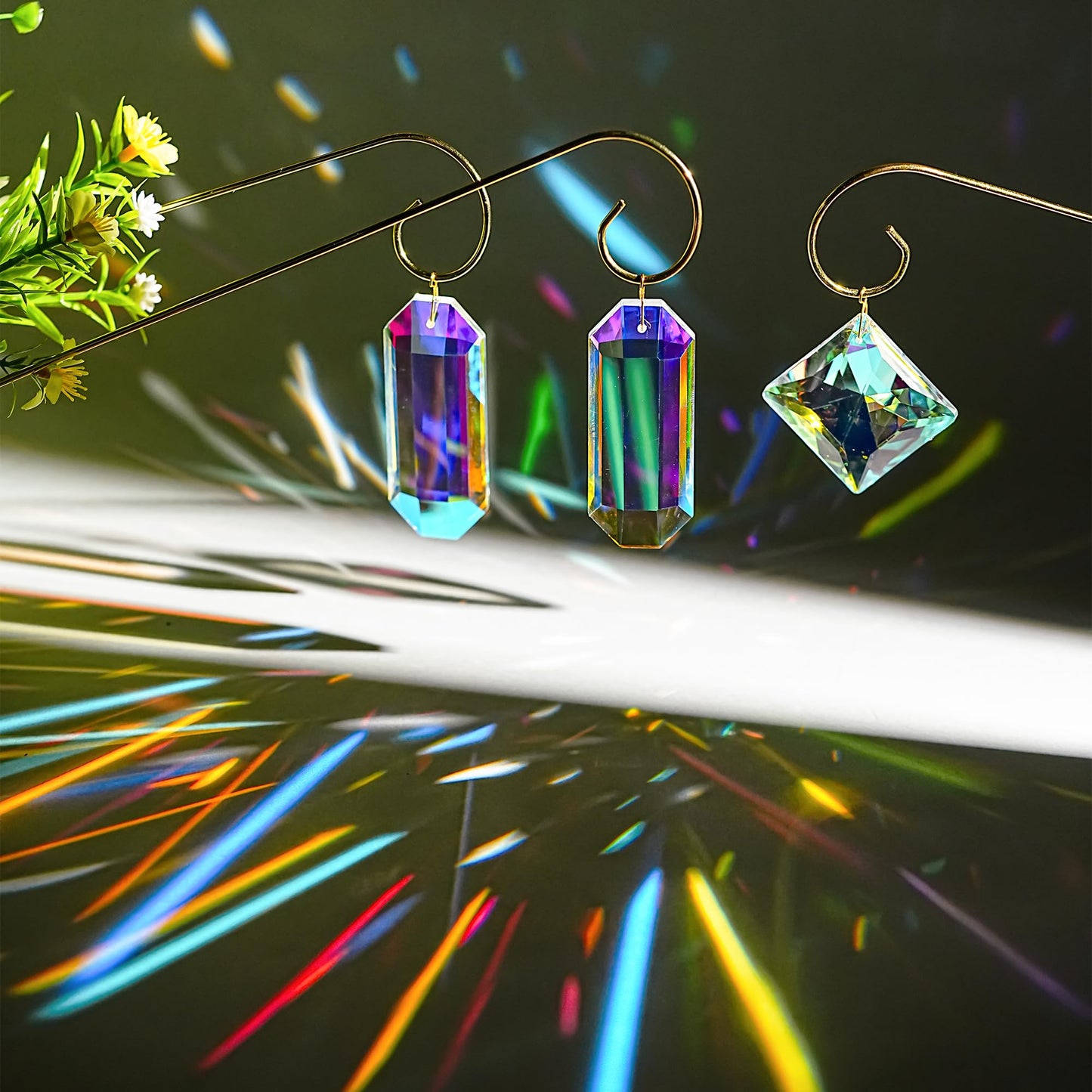 Kanpura 7 Pieces Crystal Prisms Suncatchers with 13.7 ’’ Small Trellis for Mini Potted Plants Garden Accessories Indoor Fairy Plant Suncatchers Gift for Plant Lovers (AB)