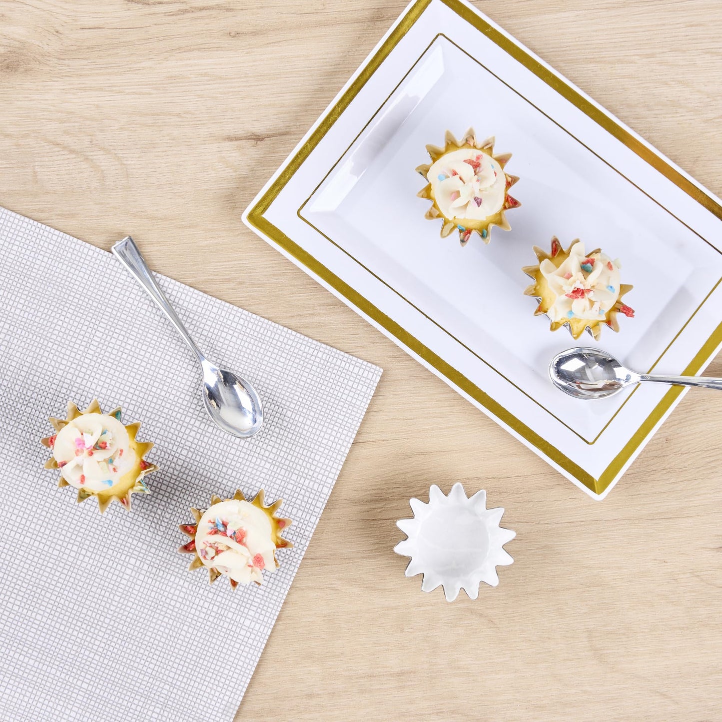 Restaurantware Panificio 0.4 Ounce Baking Cups 200 Flared Cupcake Liners - Oven-Ready Freezable Brown And White Paper Muffin Cases Disposable Chocolate Wisp For Wedding Parties Baby Showers