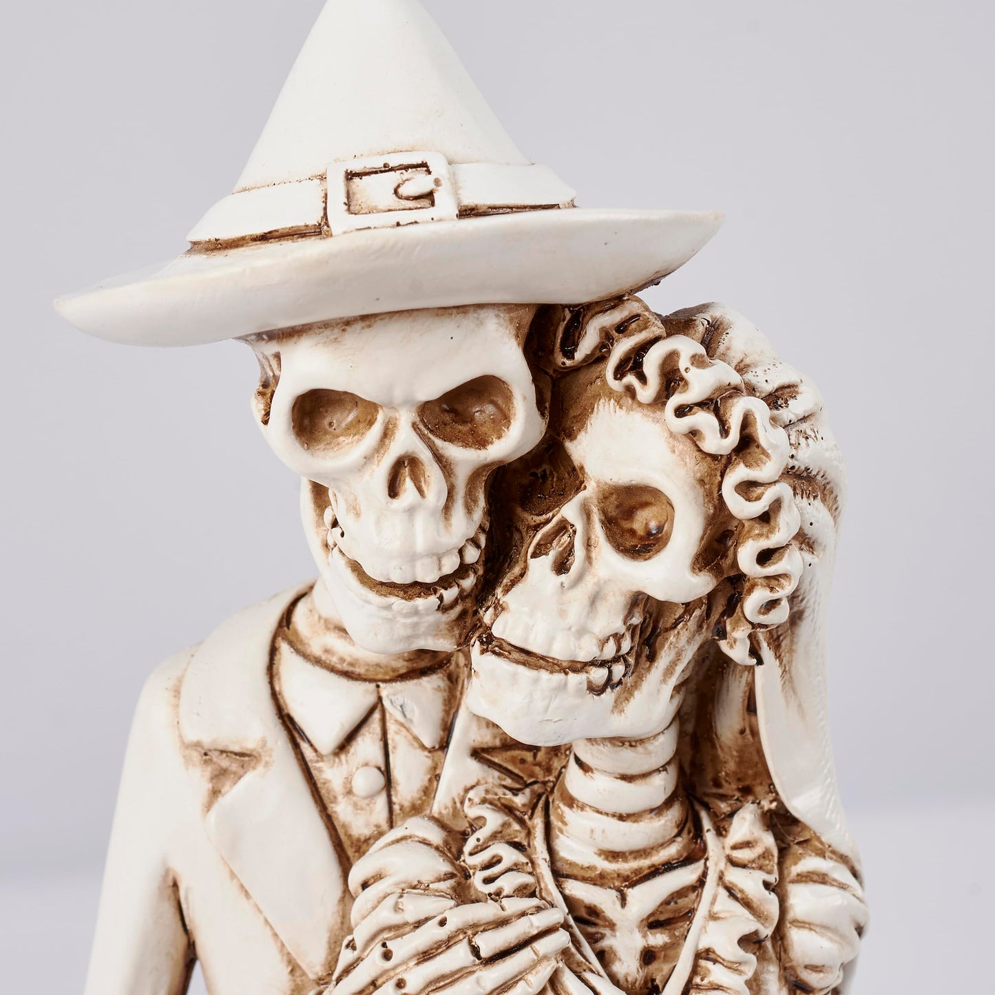 Primitives by Kathy Halloween Seasonal Home Decor Accessory Skeleton Couple Figurine - Halloween Resin Decorative Item