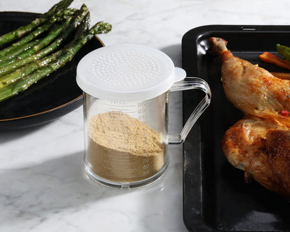 New Star Foodservice 22513 Polycarbonate Plastic Dredge Shaker with 3 Snap-on Lids, Seasoning Sugar Spice Pepper Shaker, 10 OZ