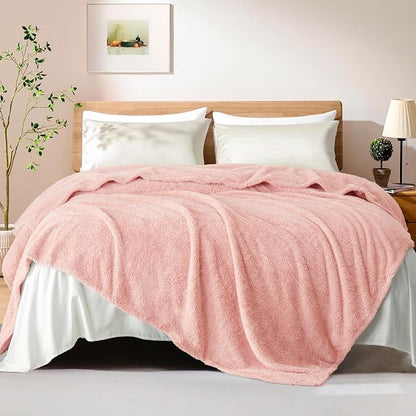 Exclusivo Mezcla Fleece King Size Bed Blanket, Ultra Soft, Lightweight and Fuzzy Light Pink Blanket for Women, Home Decor, 90x104 Inches