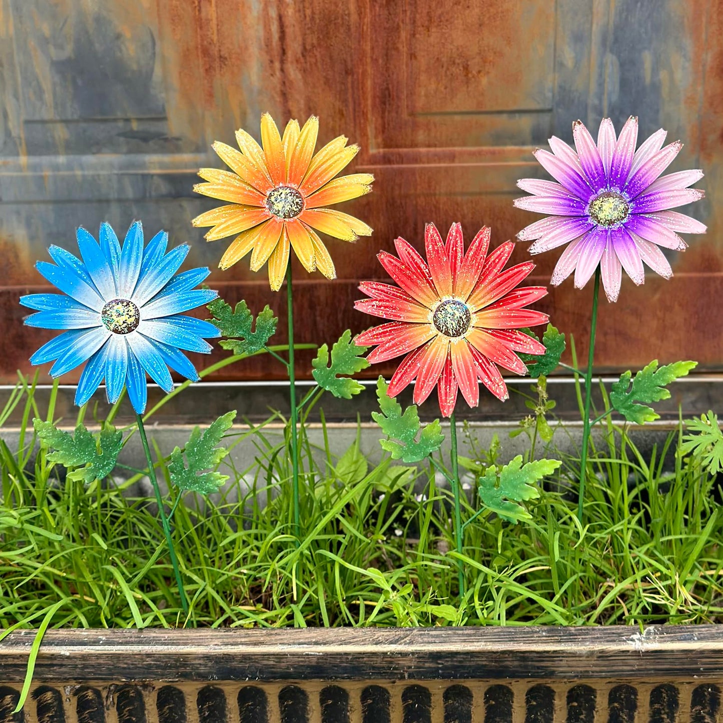 WKHOMEDECO Metal Flowers for Outside, 4 Pack Decorative Garden Stakes with Spring Design, 16.5 Inch Handmade Iron Outdoor Metal Garden Decor, Flickering Daisy Yard Art for Patio Lawn