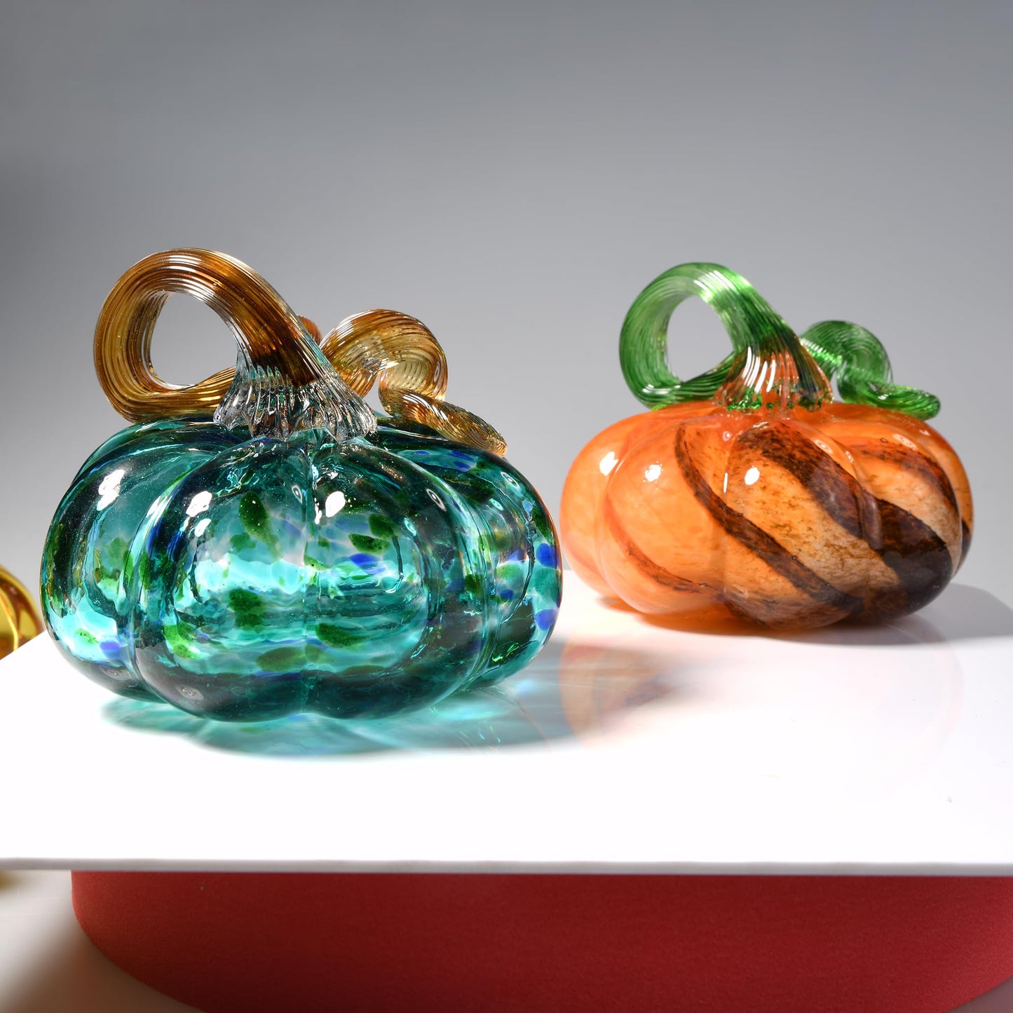 QIANCHANG 3" Hand Blown Glass Pumpkin Figurine, Large Brown Halloween Crystal Pumpkin Paperweight, Thanksgiving Pumpkins Fall Decorations for Home Table Centerpiece