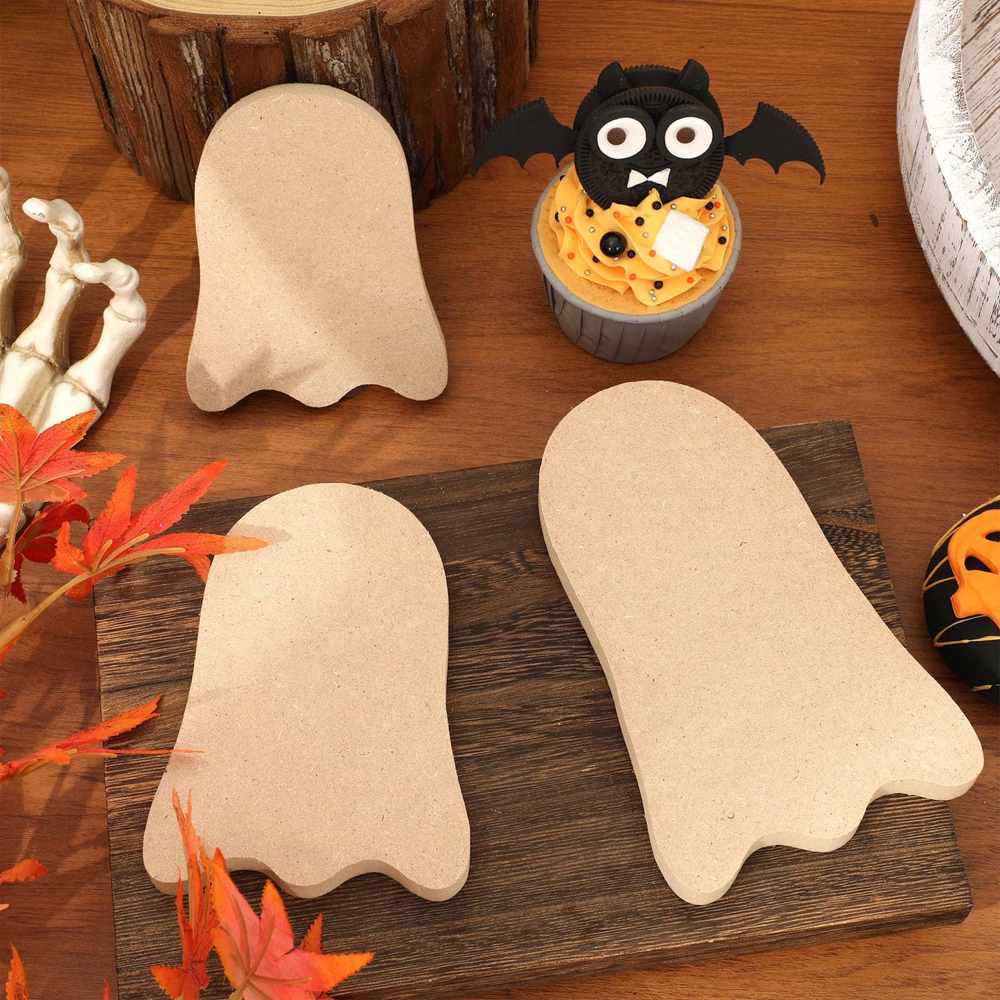 JarThenaAMCS 6Pcs Halloween Wooden Sign Cute Ghost Unfinished Ghost Shaped Table Wooden Signs for Halloween Autumn Tiered Tray Decor Home Kitchen Office DIY Craft
