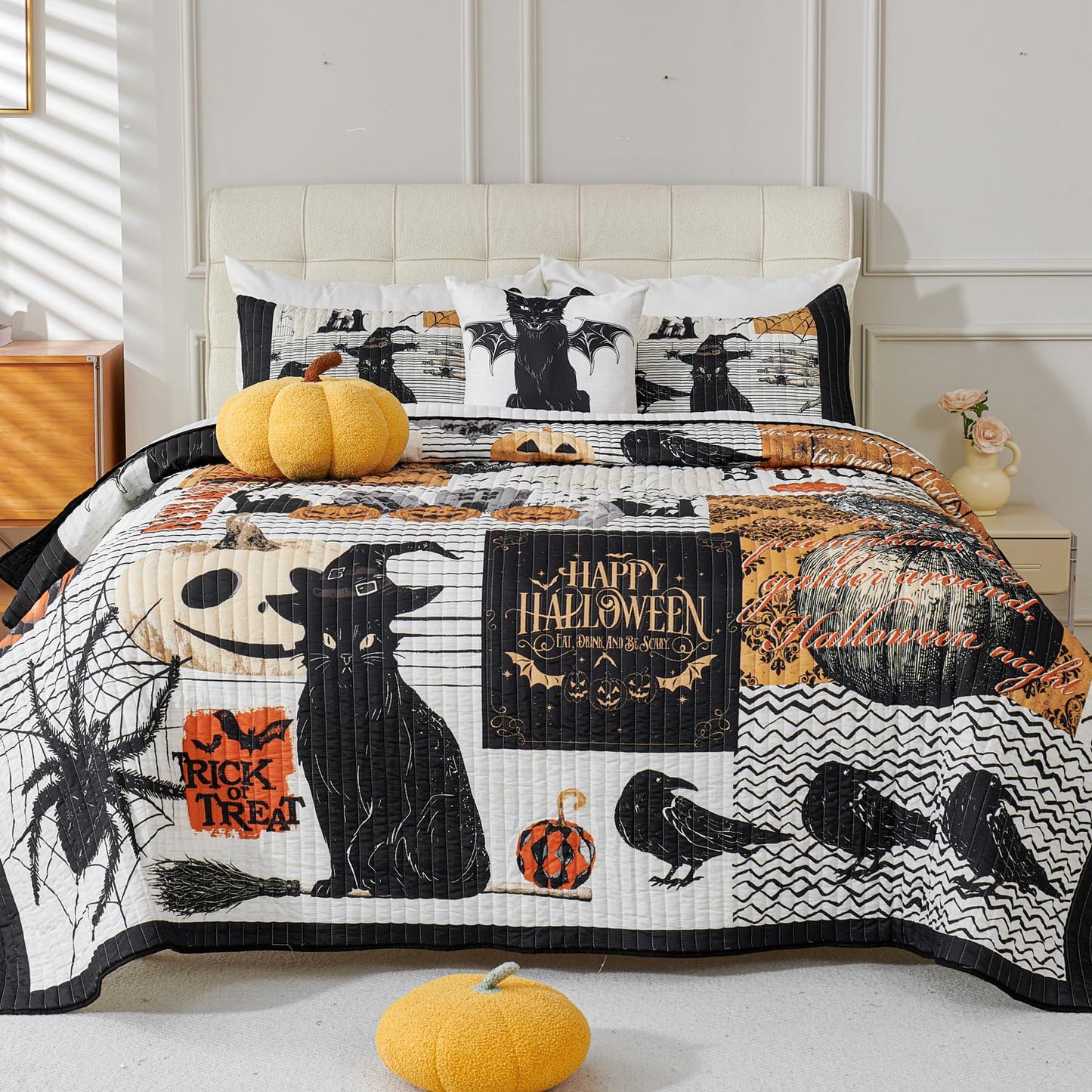 EVENHUG Halloween Theme King Size Quilt Bedding Set with 3 Pillow Shams Lightweight Soft Bedspread Coverlet Halloween Holiday Bed Cover for Bedroom Home Decoration (4 Pieces)