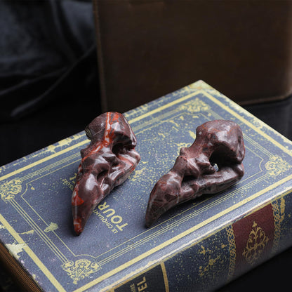 TUMBEELLUWA 3.15 Inch Carved Crystal Raven Head Skull Statue Natural Bloodstone Small Animal Figurines Gothic Desk Decor for Home Office