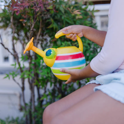 Melissa & Doug Sunny Patch Giddy Buggy Watering Can with Flower-Shaped Spout