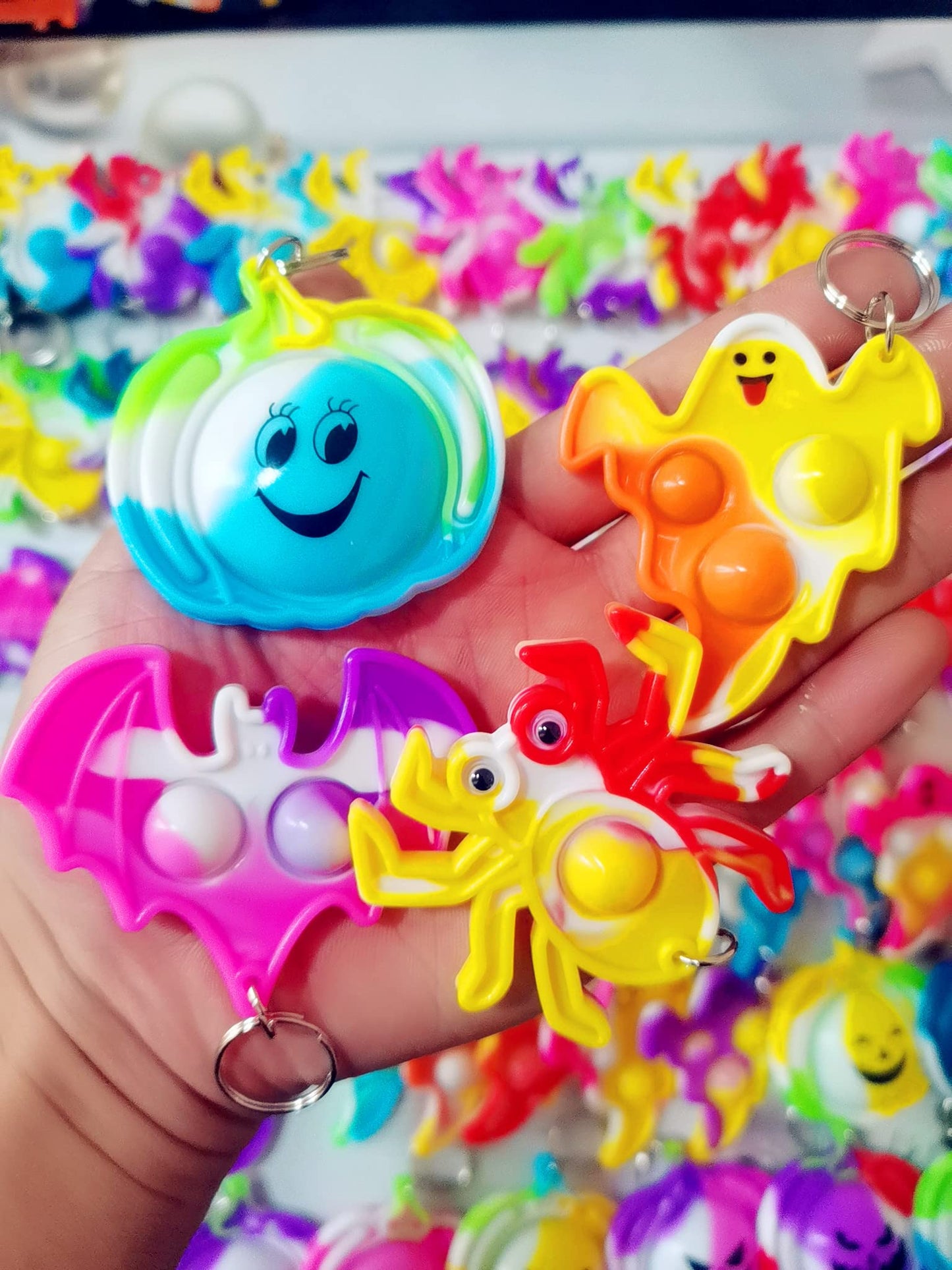 Roaqua 100 packs Bulk Halloween Ghost Pumpkin Spider Bat Fidget Bubble Mini Pop，Halloween Party Favors ， Birthday Supplies and Student Prizes Gifts