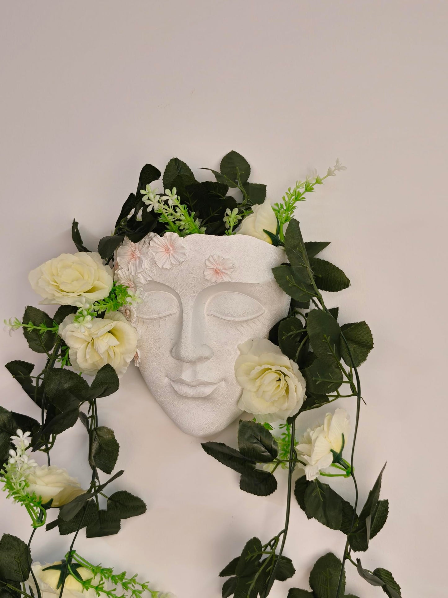 Face Shape Wall Planter Elegant White Resin Wall-Mounted Head Pot with Drainage Hole Unique Small Vase Holder for Succulents, Hanging Plants & Home Decor Beautiful Gift for Plant Lovers