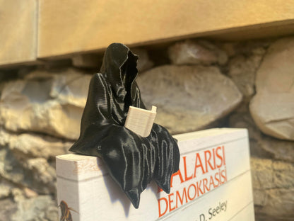 Sitting Ghost Figurine Reading a Book – Suriel ACOTAR Inspired Decoration | Unique Fantasy Home Decor For Book Lovers