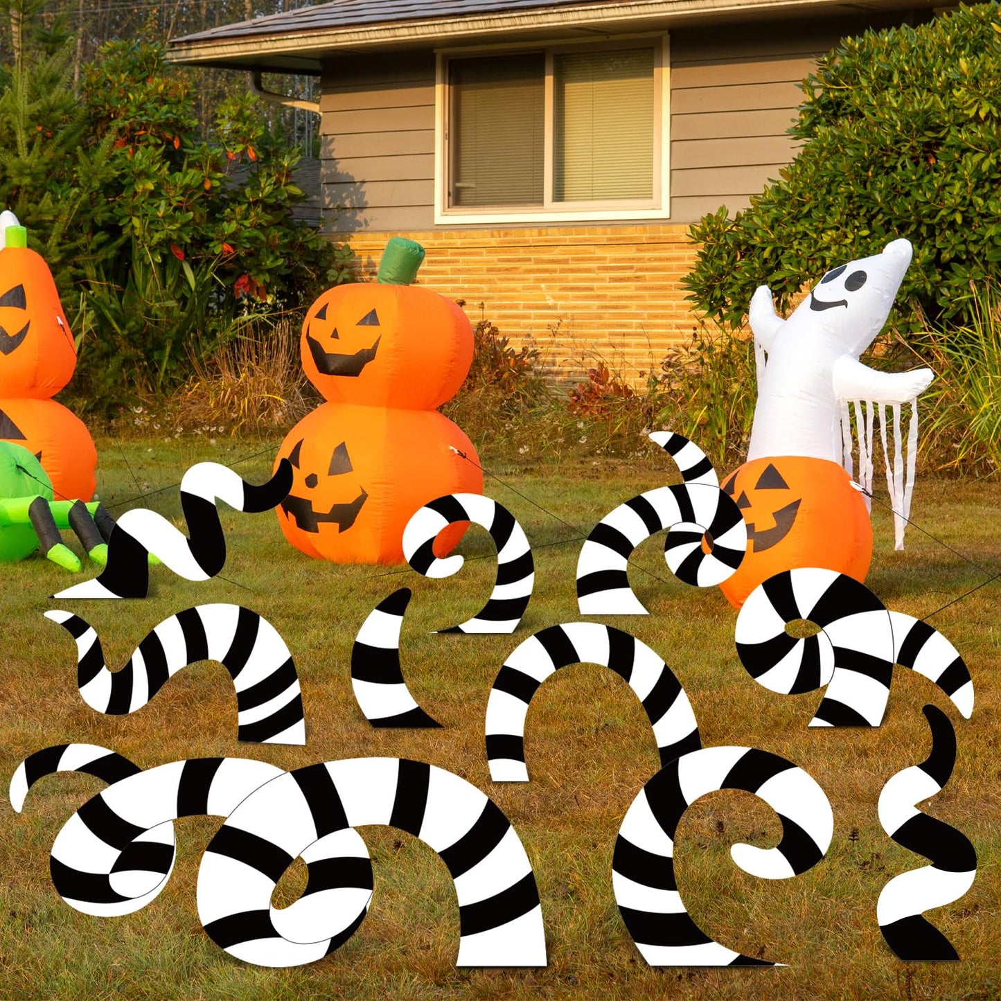 JarThenaAMCS 10Pcs Halloween Sandworm Decorations Halloween Yard Stakes Black White Striped Sandworm Lawn Signs for Home Party Outdoor Garden Patio Decoration