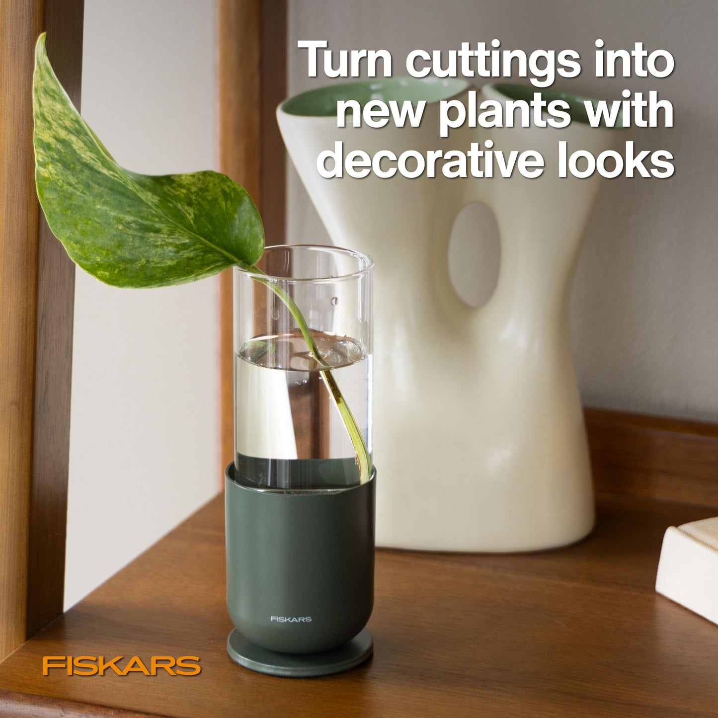 Fiskars Plant Propagator, Single Glass Vase with Metal Stand for Rooting Cuttings, Hydroponic System for Indoor Gardening Decor, Straight Sided Flute for Safe Root Removal, 5 oz, Clear