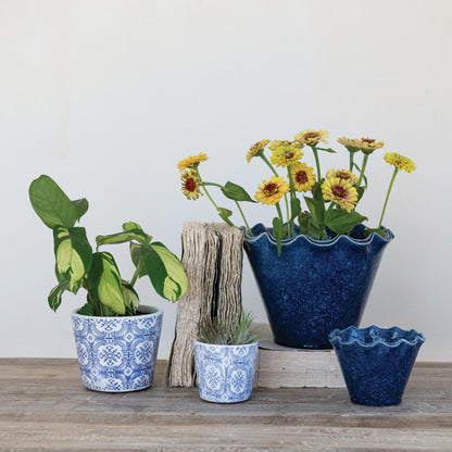 Creative Co-Op Large Stoneware Planter with Ruffled Edge and Drainage Hole with Reactive Glaze, Blue