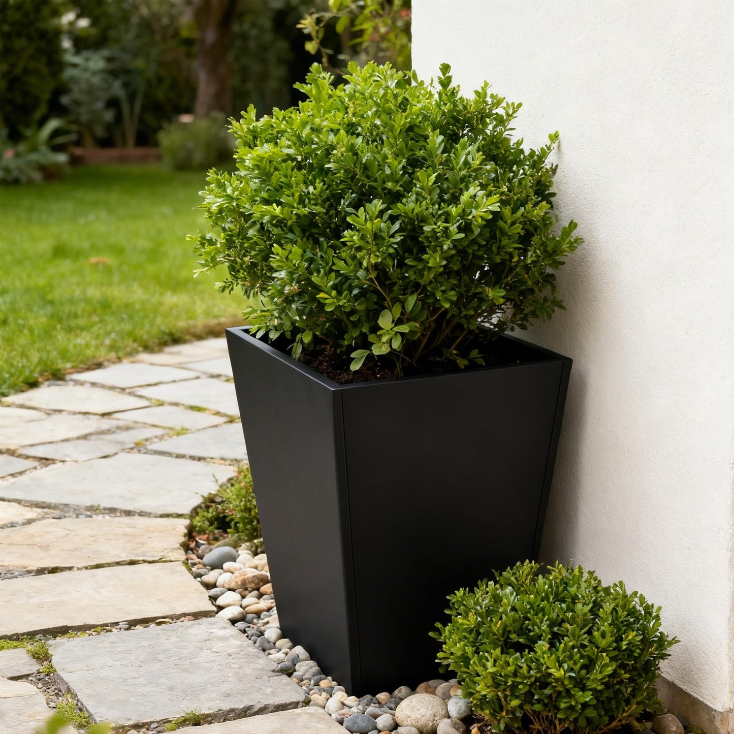 DYNAMI Black Tall Planter for Outdoor Plants,16in W Modern Large Planter Pot with Drainage Hole,Metal Square Flower Pot,for Porch,Garden, Patio, Yard (Black, 16 * 16 * 18in)