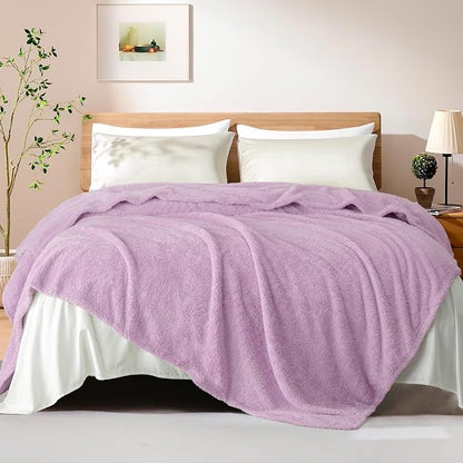 Exclusivo Mezcla Fleece King Size Bed Blanket, Ultra Soft, Lightweight and Fuzzy Light Purple Blanket for Women, Home Decor, 90x104 Inches