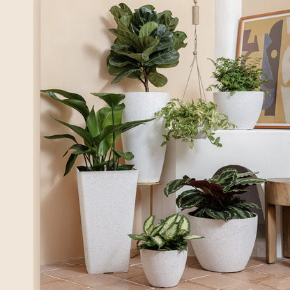 LA JOLIE MUSE Flower Pots Outdoor Garden Planters, Indoor Plant Pots with Drainage Holes, Plastic, Speckled White, Set 2 (8.6 + 7.5 Inch)