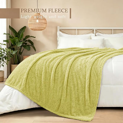 Exclusivo Mezcla Fleece King Size Bed Blanket, Ultra Soft, Lightweight and Fuzzy Light Green Blanket for Women, Home Decor, 90x104 Inches
