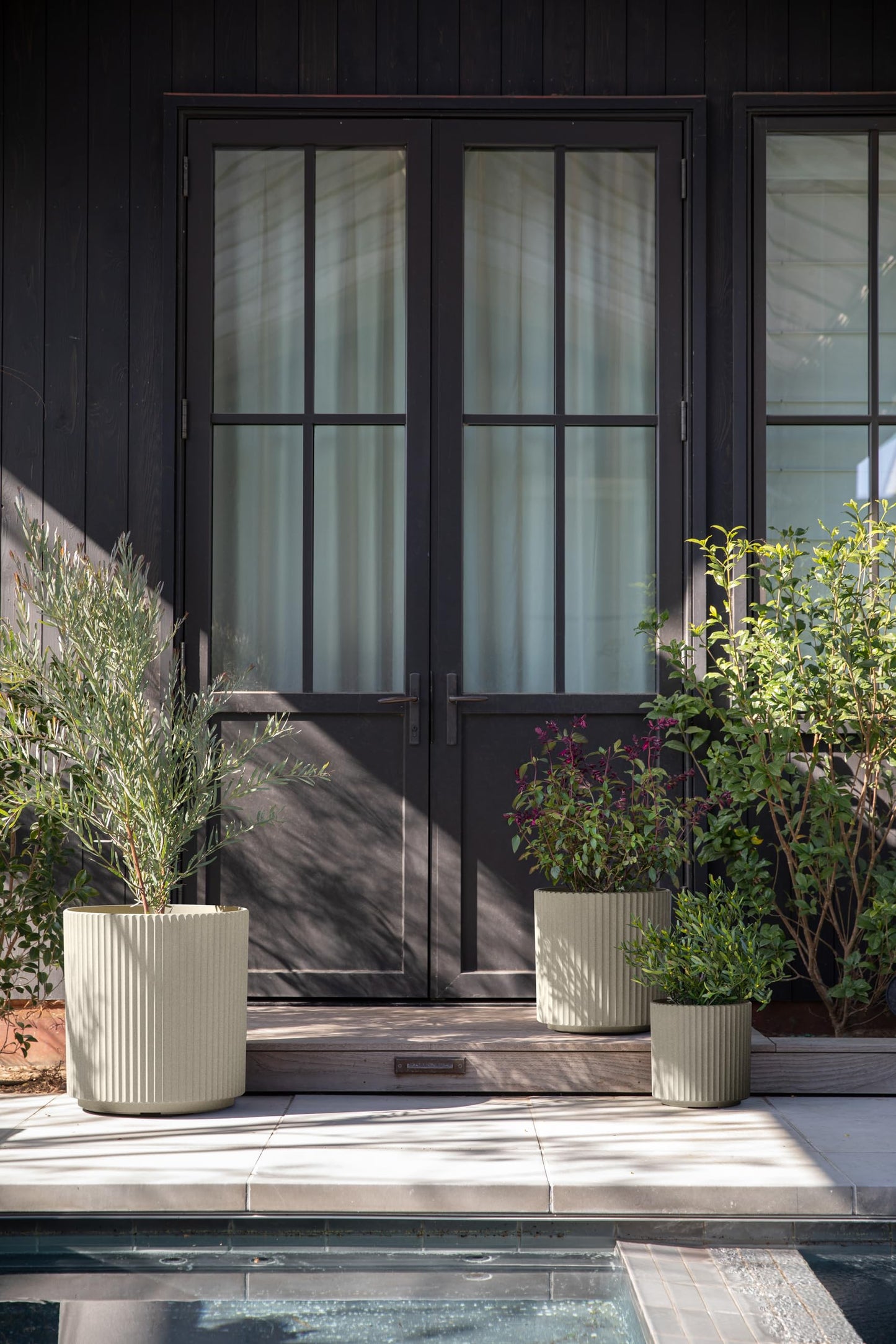Veradek Demi Series Set of 3 Round Planters for Porch, Patio, Backyard | Durable Plastic-Concrete Material | Modern Décor for Tall Plants, Flower