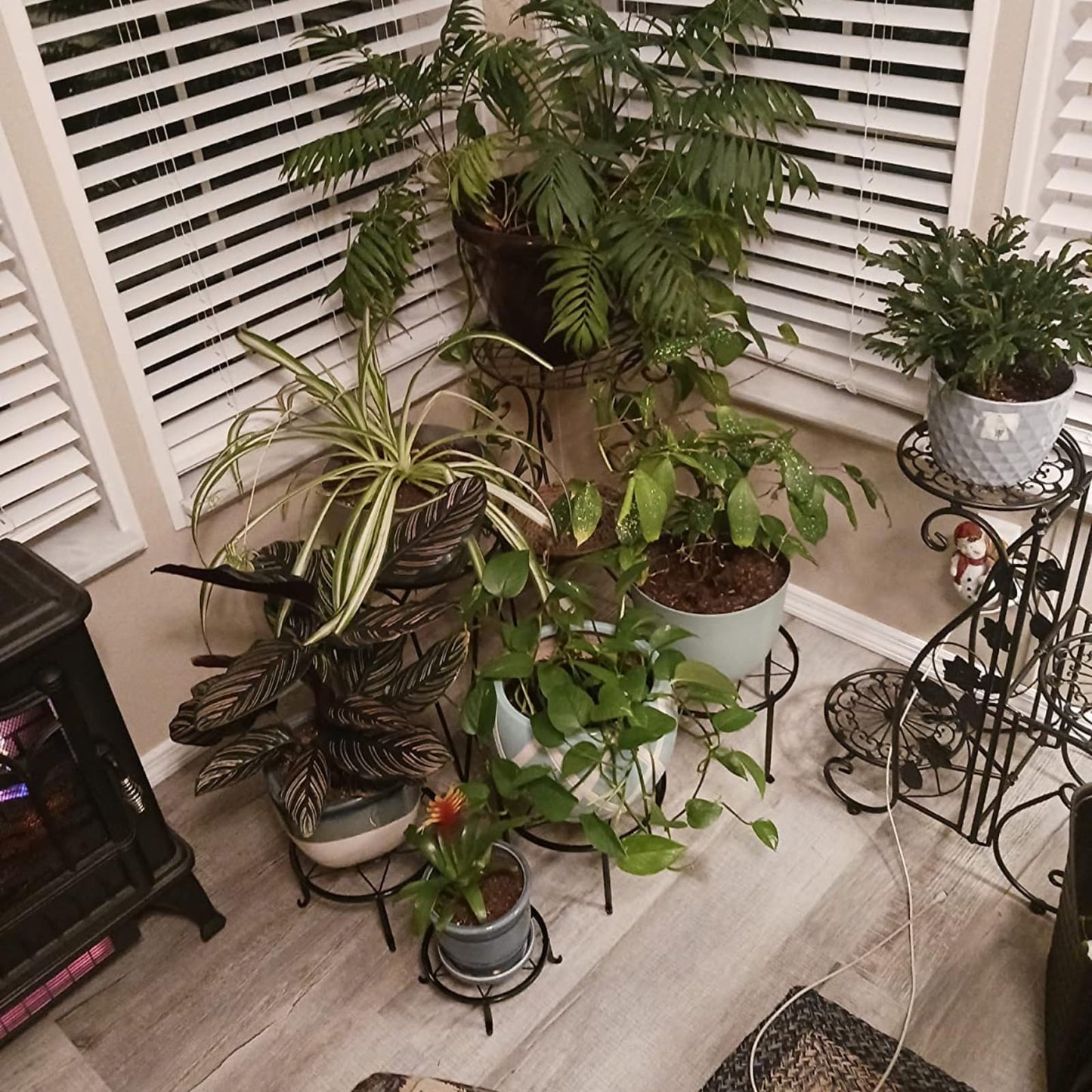 4 Pack Black Metal Potted Plant Stand for Indoor and Outdoor Plants 9.1 inches Heavy Duty Flower Pot Planter Holder, Metal Rustproof Iron Garden Container Round Supports Rack for Planter Pumpkin Stand