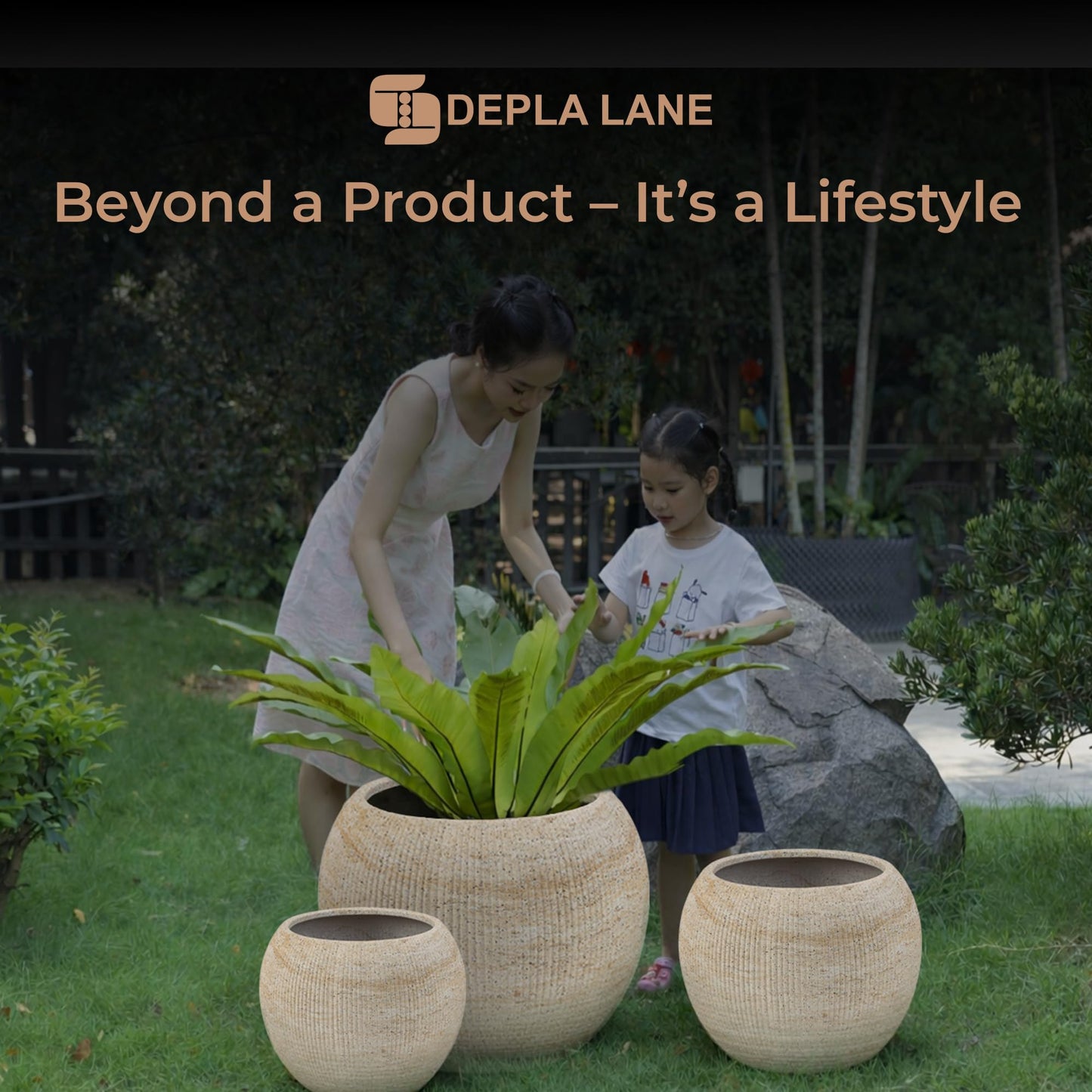 DEPLA LANE Marlo Fiberstone Round Planter (8.5" Pot Opening x 12.6" D x 9.8" H) Ribbed Finish, Lightweight, Durable, UV Resistant, Modern Home Decor, Indoor Outdoor Pot (S, Ribbed Travertine Beige)