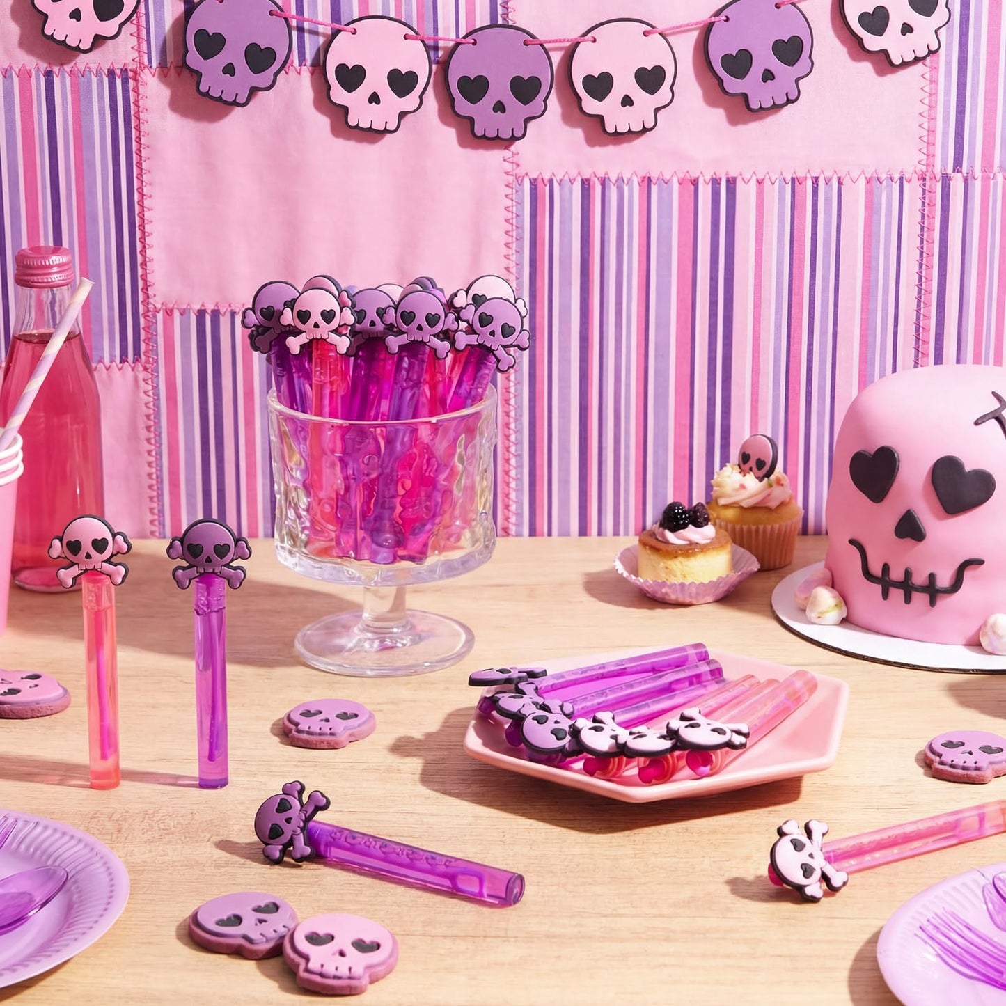 RoundFunny 24 Pcs Skull Mini Bubble Wands Skeleton Theme Party Supplies Favors Decorations Kawaii Cartoon Pink Purple Bubbles Sticks Wands for Birthday Party Goodie Gift Bag Outdoor Activity
