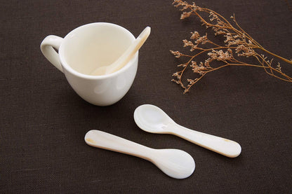 DUEBEL Set of 10 White Mother Pearl 2.75′′ Caviar Spoons Caviar, Egg, Coffee Serving (White, 7x2.1cm)