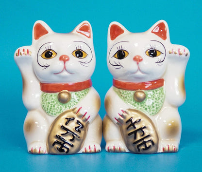 Ebros Gift Ceramic Japanese Auspicious Maneki Neko Lucky Cats Salt And Pepper Shakers Magnetic Feline Cat Kittens Figurine Set 3.5"Tall Kitchen Counter And Dining Table Decorative Accent