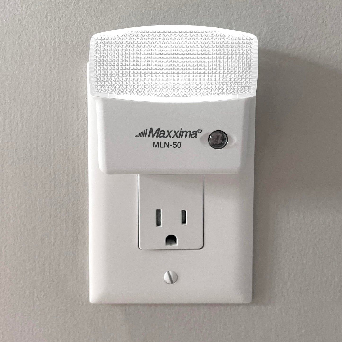 Maxxima LED Night Light with Dusk to Dawn Sensor - Featuring 25 Lumens, Plug in, Ideal for Bedrooms, Bathrooms, Basements, Hallways, and Senior Living, Cool Light - 2 Pack