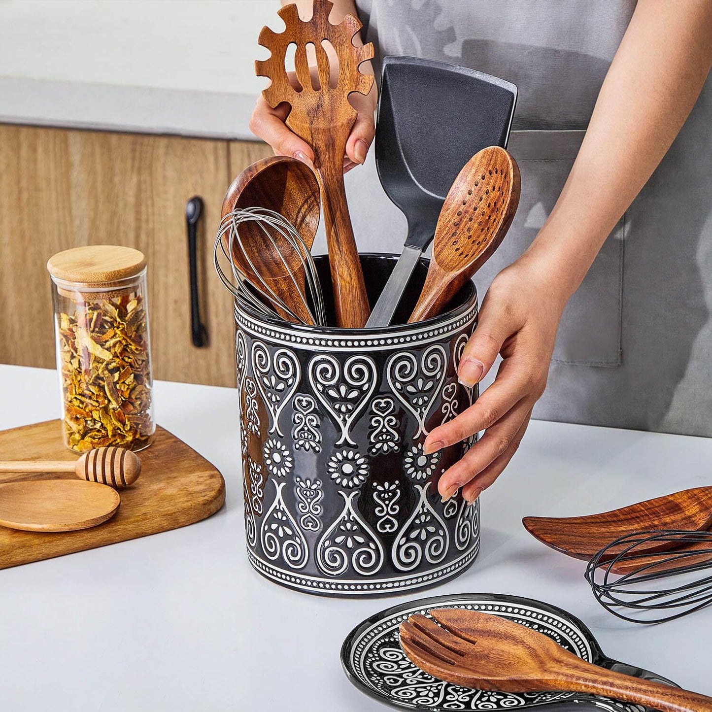 Delpnana Black Heavy Ceramic Utensil Holder, 7" Extra Large Kitchen Utensil Holder for Countertop, Cooking Ceramic Crock for Farmhouse Kitchen Decor