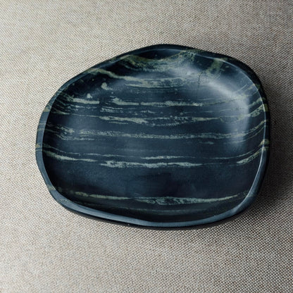 XIOFU Handmade Decorative Bowl - Natural River Stone Pebble Artisan Crafted Serving Dish | 4-6 Inch Unique Decorative Tray for Home Centerpiece, Jewelry Holder (black)