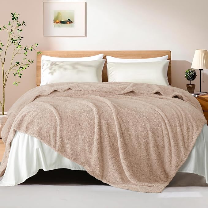 Exclusivo Mezcla Fleece Bed Blankets Queen Size, Ultra Soft, Lightweight and Fuzzy Camel Blanket for Women, Home Decor, 90x90 Inches