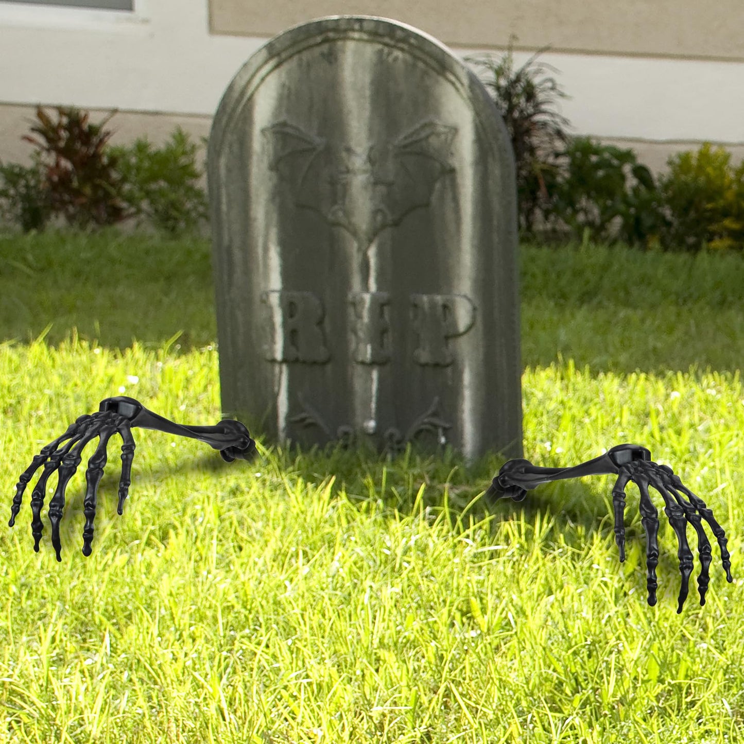 AOFOX Halloween Realistic Skeleton Stakes Zombie Ghost Arm Stake Severed Plastic Skeleton Hands Yard Signs for Halloween Props Decorations (4 Pcs Black)
