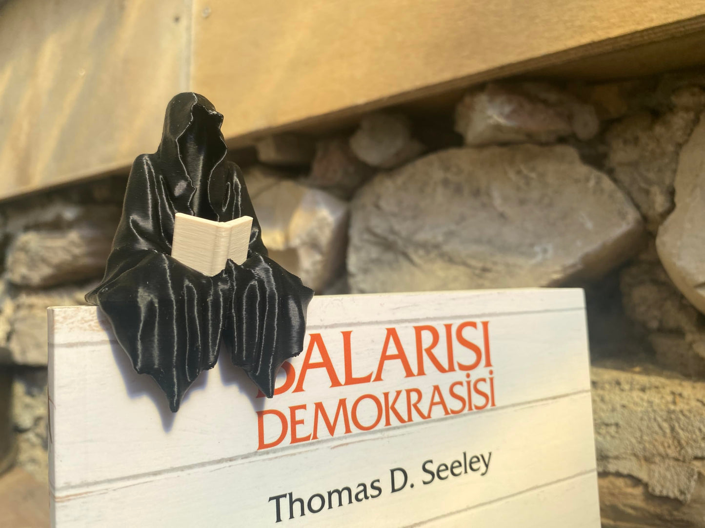 Sitting Ghost Figurine Reading a Book – Suriel ACOTAR Inspired Decoration | Unique Fantasy Home Decor For Book Lovers