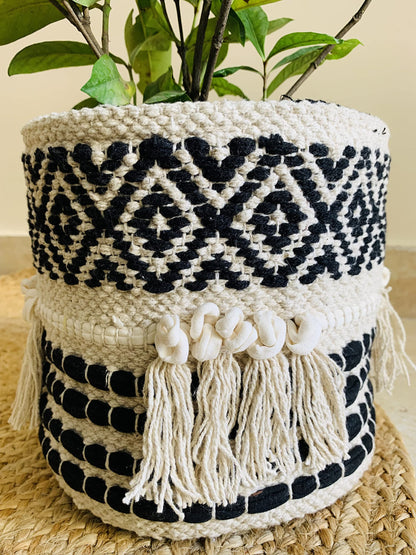 NATURE4U Boho Hand Woven Plant Basket Modern Woven Basket for 4-6.5" Flower Pot Floor Indoor Planters, Storage Organizer Rustic Home Decor, Black and White with Tassels 9” x 9"