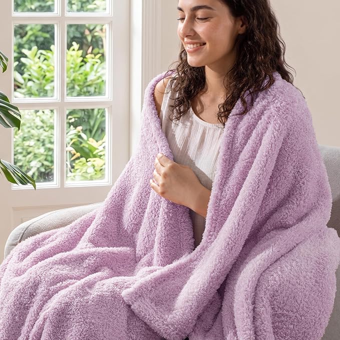 Exclusivo Mezcla Fleece Twin Size Bed Blanket, Ultra Soft, Lightweight and Fuzzy Light Purple Blanket for Women, Home Decor, 60x80 Inches