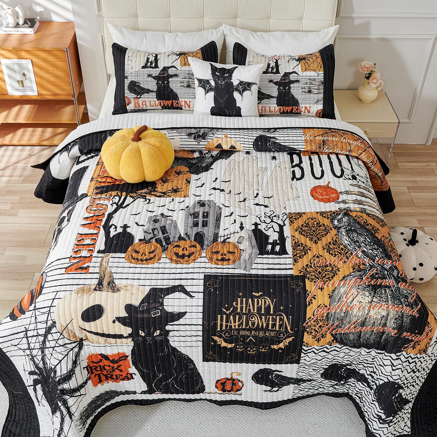 EVENHUG Halloween Theme King Size Quilt Bedding Set with 3 Pillow Shams Lightweight Soft Bedspread Coverlet Halloween Holiday Bed Cover for Bedroom Home Decoration (4 Pieces)