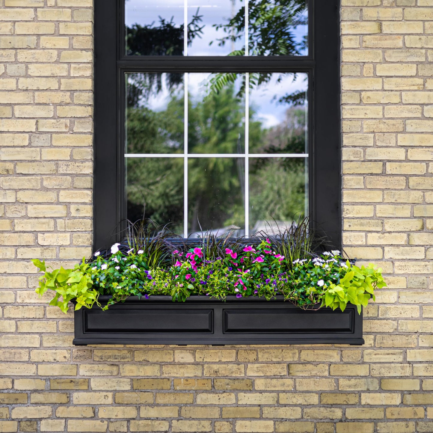 Mayne Nantucket 5-Foot Window Box – Self-Watering, Weather-Resistant Planter for Flowers – Durable Design for Outdoor Use, Perfect for Windows