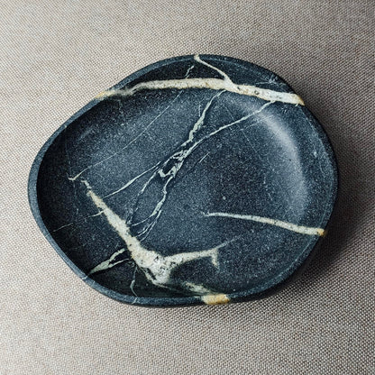 XIOFU Handmade Decorative Bowl - Natural River Stone Pebble Artisan Crafted Serving Dish | 4-6 Inch Unique Decorative Tray for Home Centerpiece, Jewelry Holder (black)